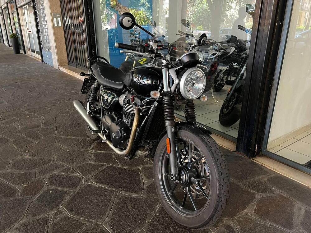 Triumph Street Twin 900 (2016) (2)