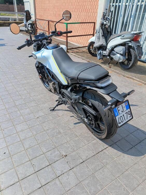 Husqvarna Vitpilen 401 (2024 - 25) (3)