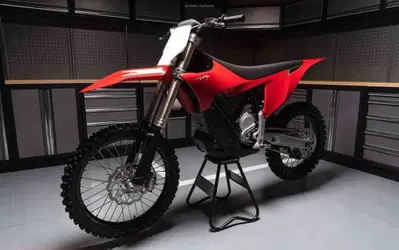 Dietrofront nel Supercross Americano: riammesse le Moto Elettriche 