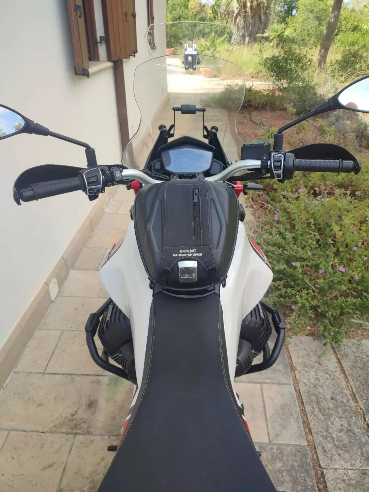 Moto Guzzi V85 TT (2019 - 20) (4)