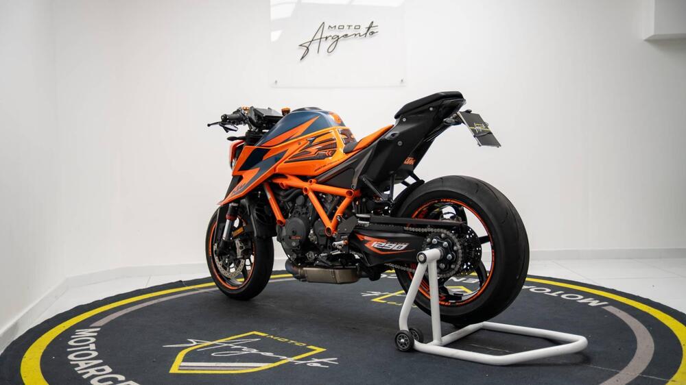 KTM 1290 Super Duke R (2020) (2)