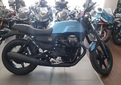 Moto Guzzi V7 Stone (2025) nuova
