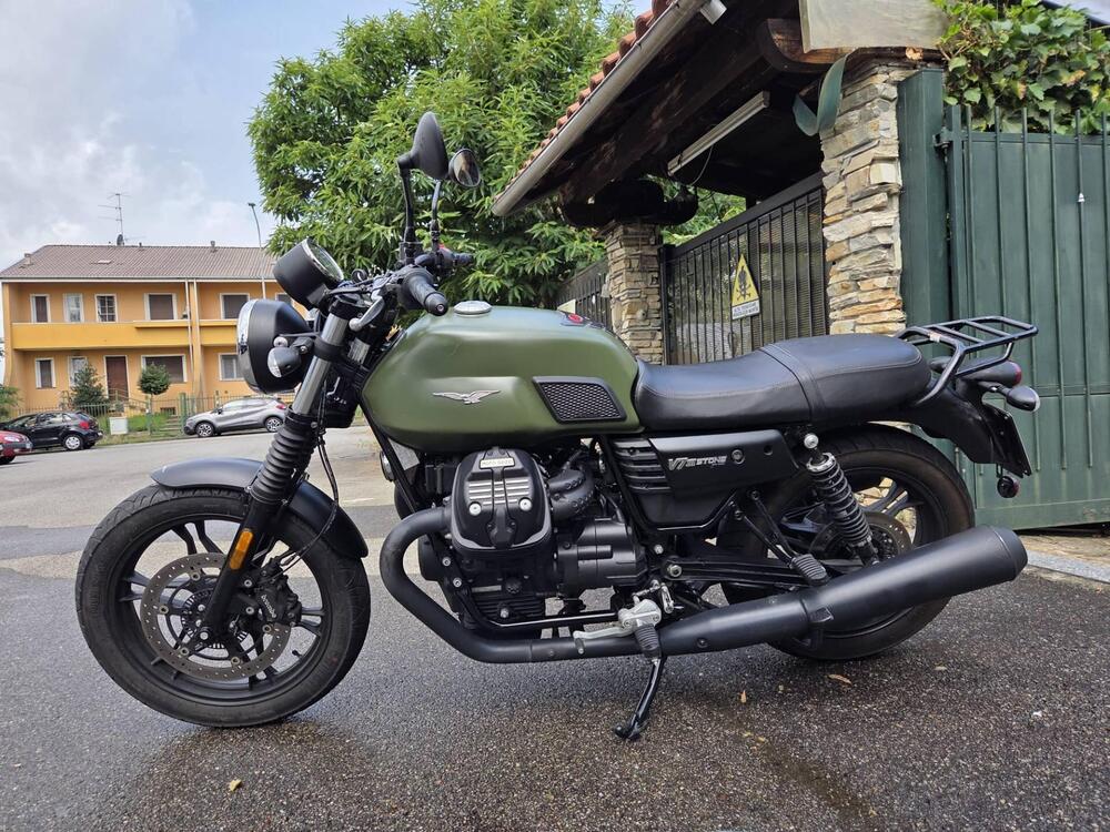 Moto Guzzi V7 III Stone (2017 - 20)