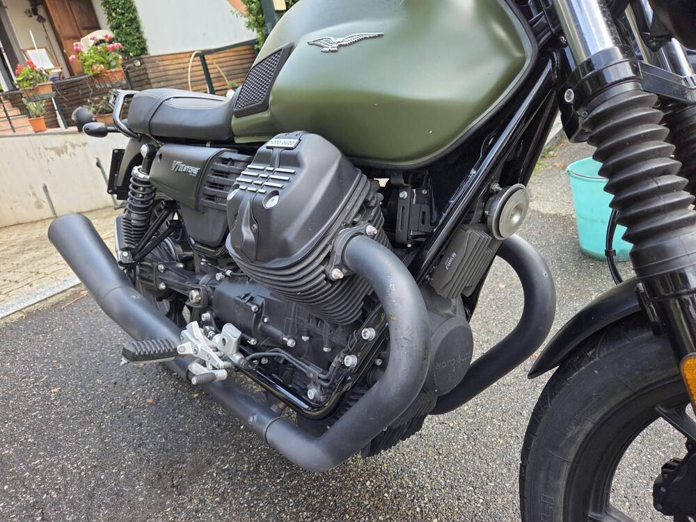 Moto Guzzi V7 III Stone (2017 - 20) (4)