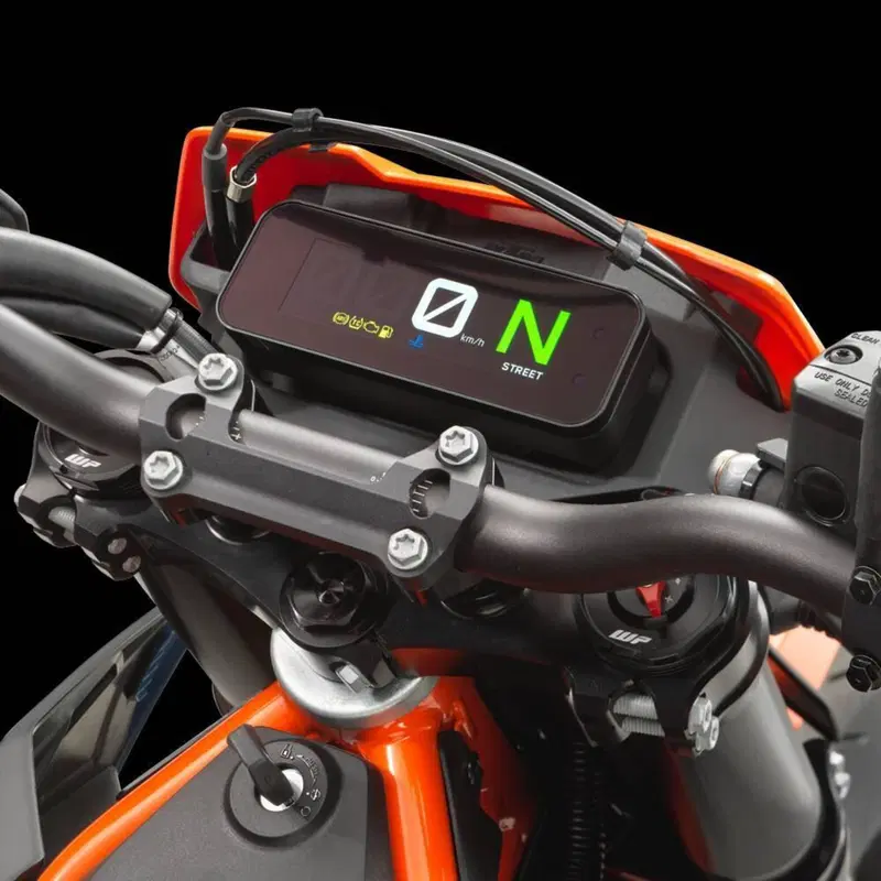 KTM 690 SMC R (2026) (13)