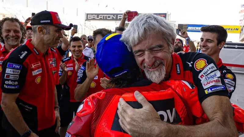 MotoGP 2025. GP di Ungheria. Gigi Dall'Igna: "Della forza di Marquez non c'&egrave; niente da aggiungere. Crediamo in Pecco Bagnaia, lui lo sa"