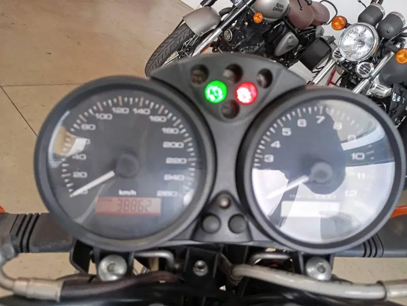 Ducati Monster 695 (2006 - 08) (5)