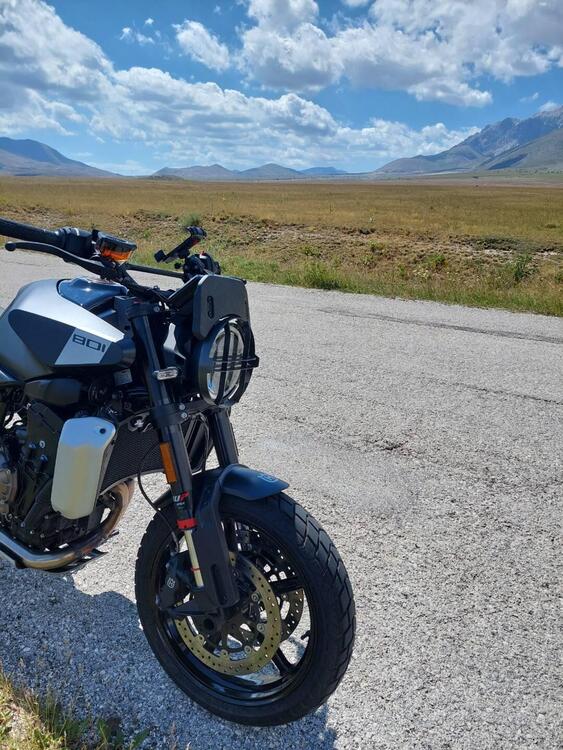 Husqvarna Svartpilen 801 (2024 - 25) (2)