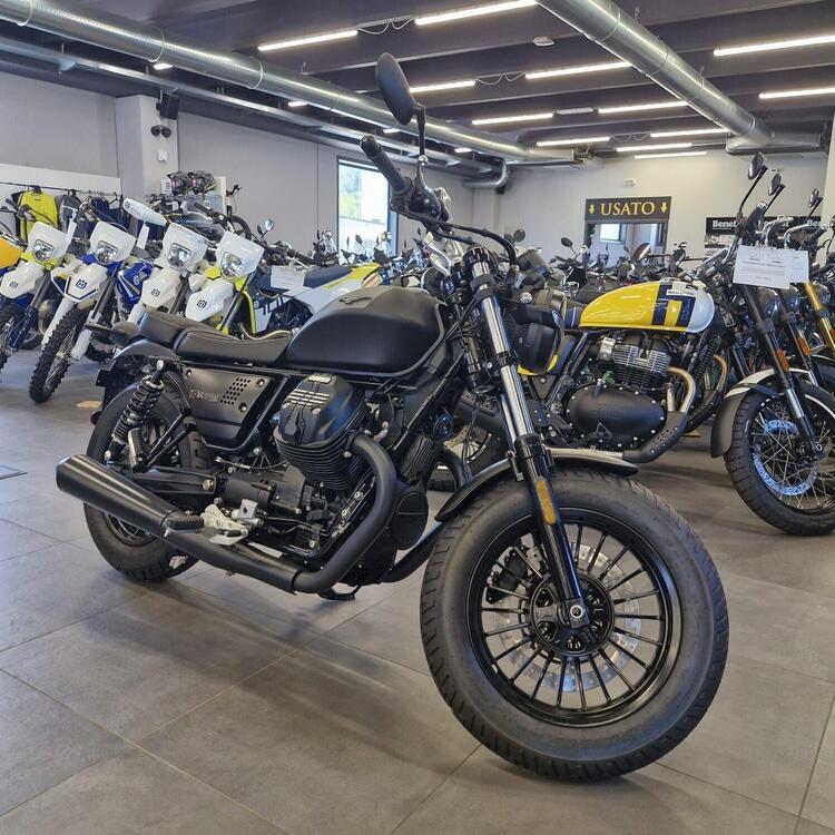 Moto Guzzi V9 Bobber (2021 - 25) (2)