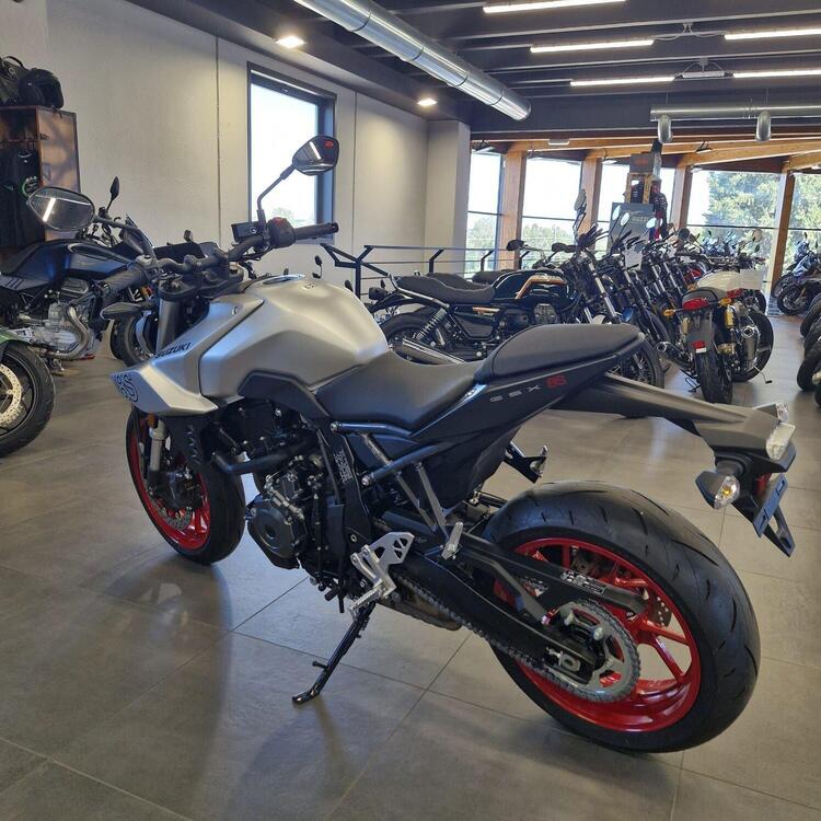 Suzuki GSX-8S (2025) (4)