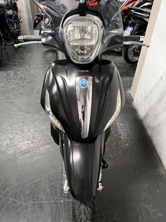 Piaggio Beverly 300 i.e. Police ABS-ASR (2017 - 20) (3)