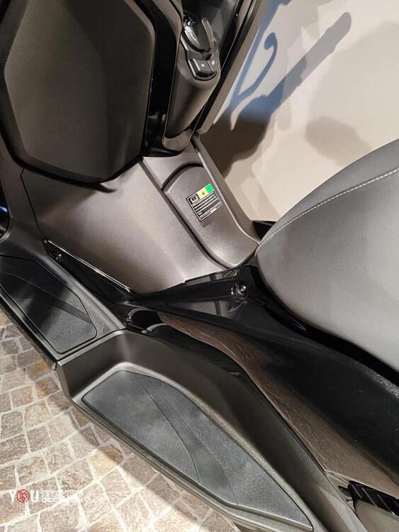 Yamaha X-Max 300 (2021 - 24) (4)