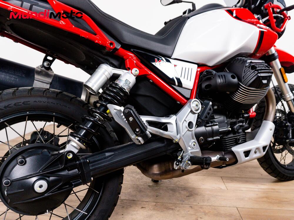 Moto Guzzi V85 TT Evocative Graphics (2021 - 23) (4)