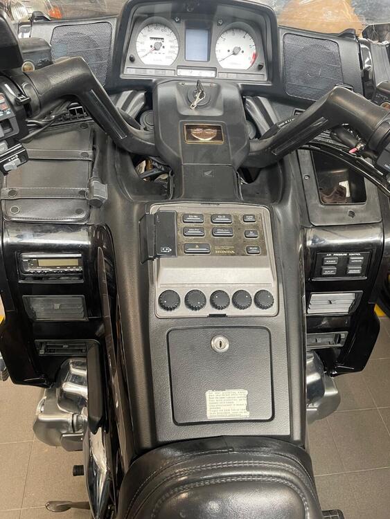 Honda GL 1500 C (1997 - 99) (3)