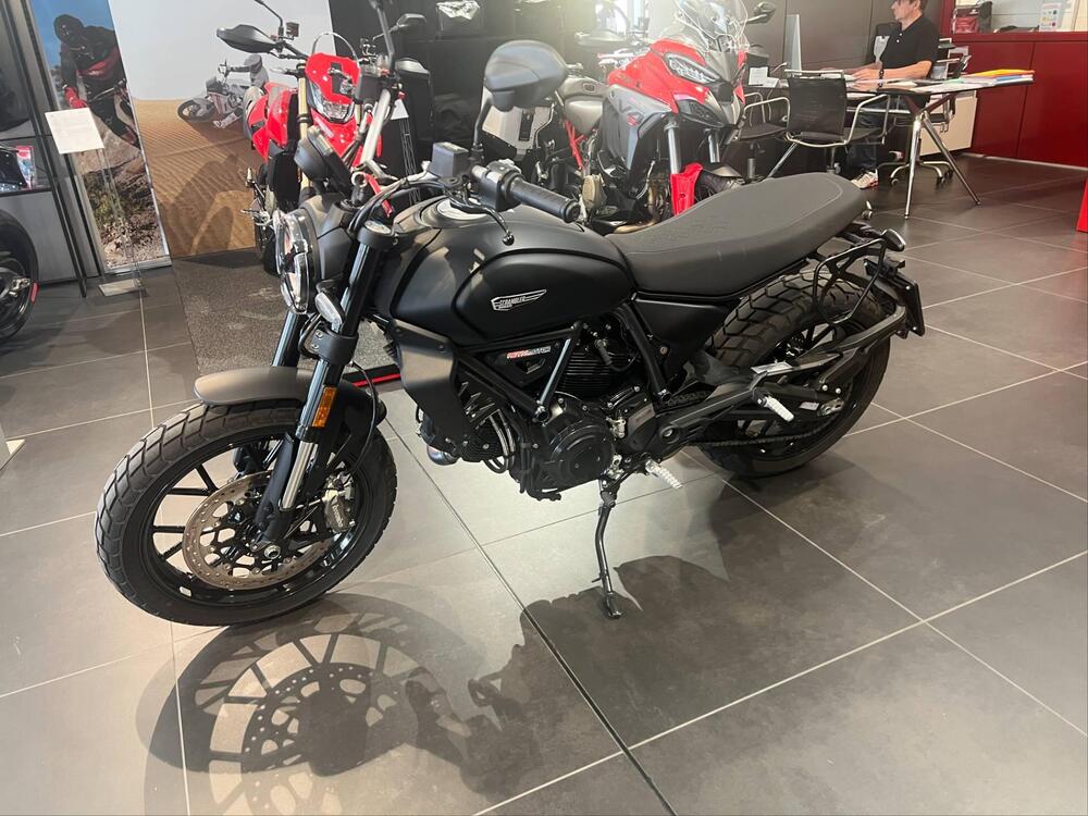 Ducati Scrambler 800 Icon Dark (2025)