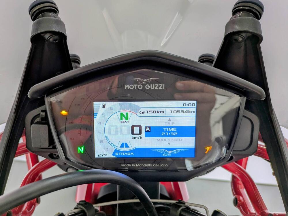 Moto Guzzi V85 TT (2021 - 23) (4)