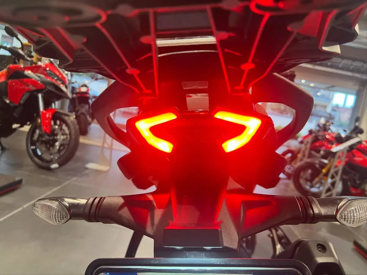 Ducati Multistrada V2 S (2022 - 24) (11)