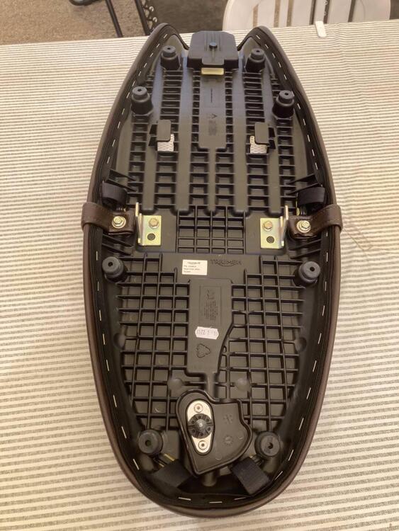 SELLINO ORIGINALE TRIUMPH (3)