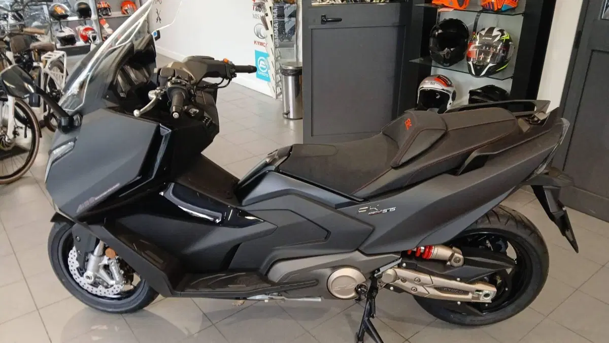 Kymco AK 575 Premium (2025 - 26) (3)