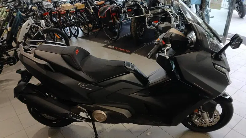 Kymco AK 575 Premium (2025 - 26) (4)