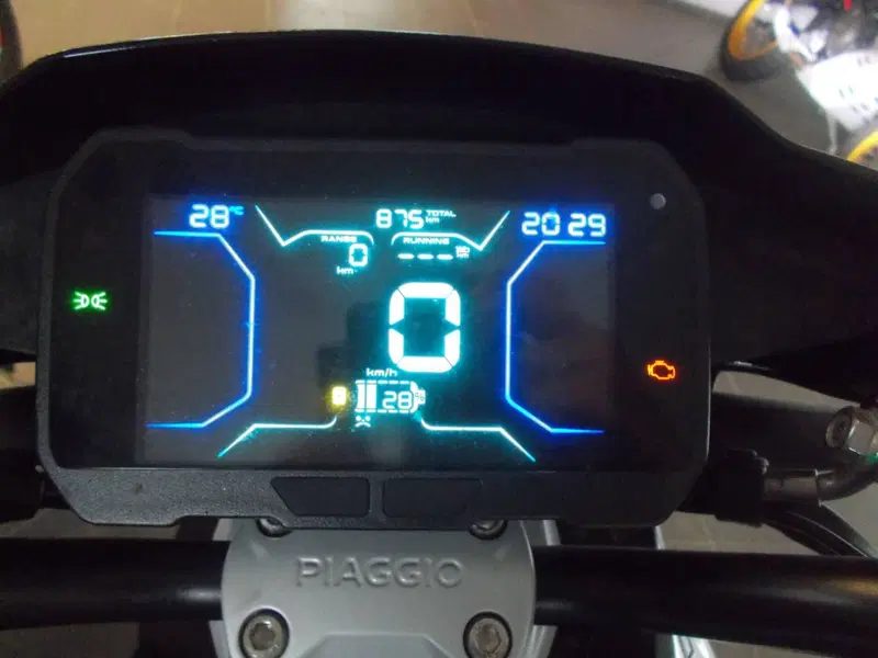 Piaggio 1 Active (2022 - 26) (5)
