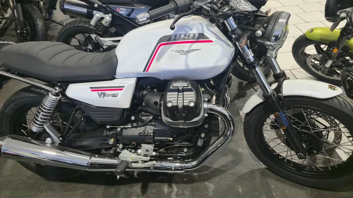 Moto Guzzi V7 Special (2025 - 26)