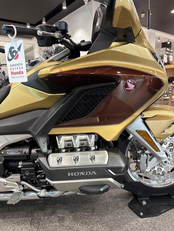 Honda GL 1800 Gold Wing Tour 50° Anniversario (2025) (4)