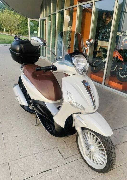 Piaggio Beverly 300 i.e. Police ABS-ASR (2017 - 20) (2)