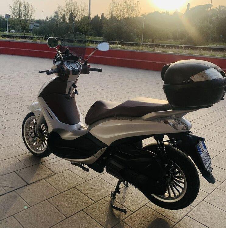 Piaggio Beverly 300 i.e. Police ABS-ASR (2017 - 20) (4)