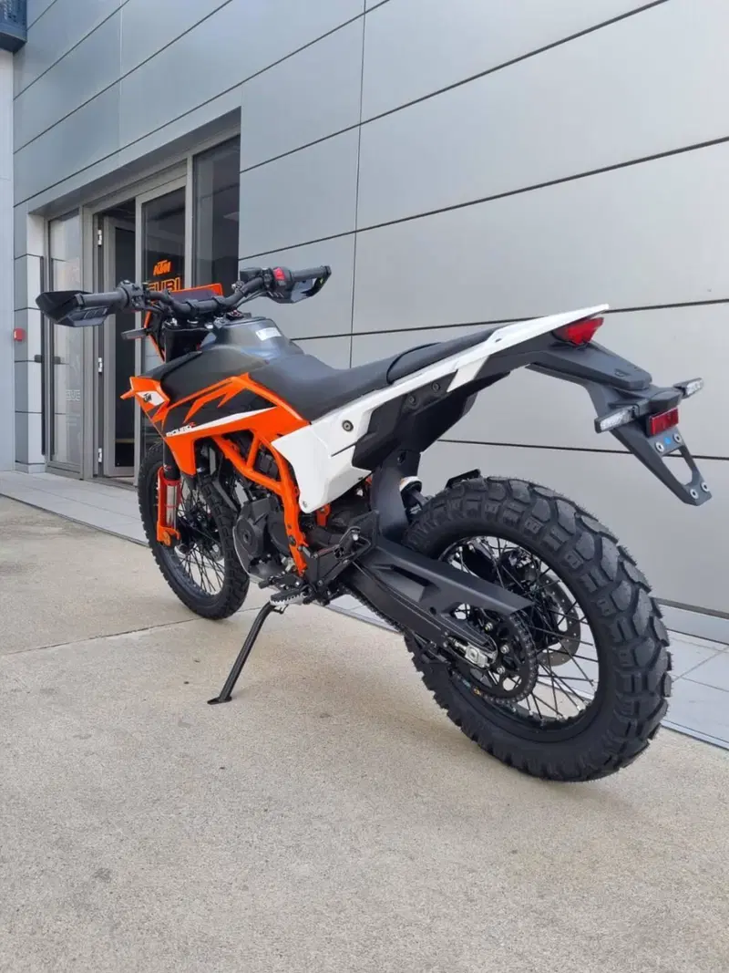 KTM 125 Enduro R (2025 - 26) (4)