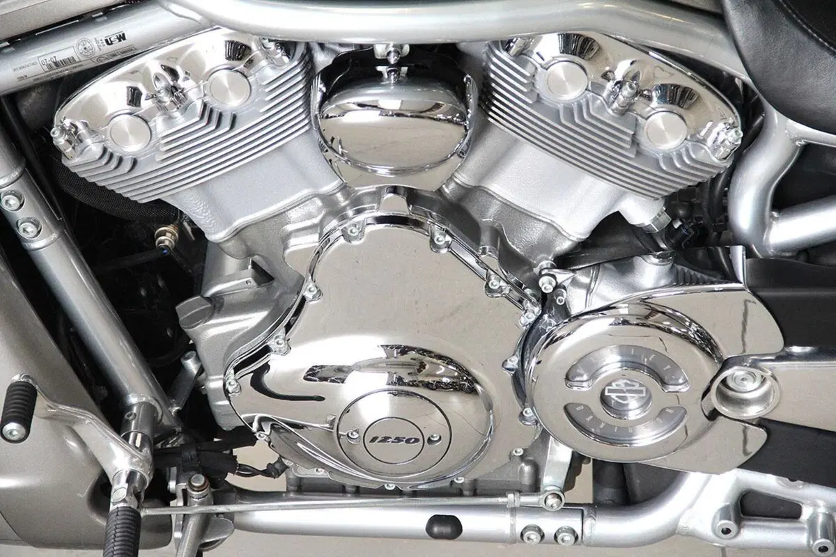 Harley-Davidson 1250 V-Rod (2008 - 12) - VRSCAW (9)