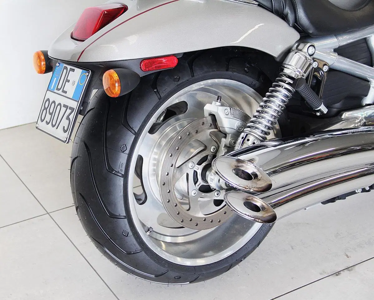 Harley-Davidson 1250 V-Rod (2008 - 12) - VRSCAW (4)