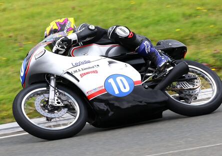 Classic TT 2025: Jordan vince la Historic Junior, Bottalico è nono. Il maltempo costringe alla cancellazione della Senior Classic 