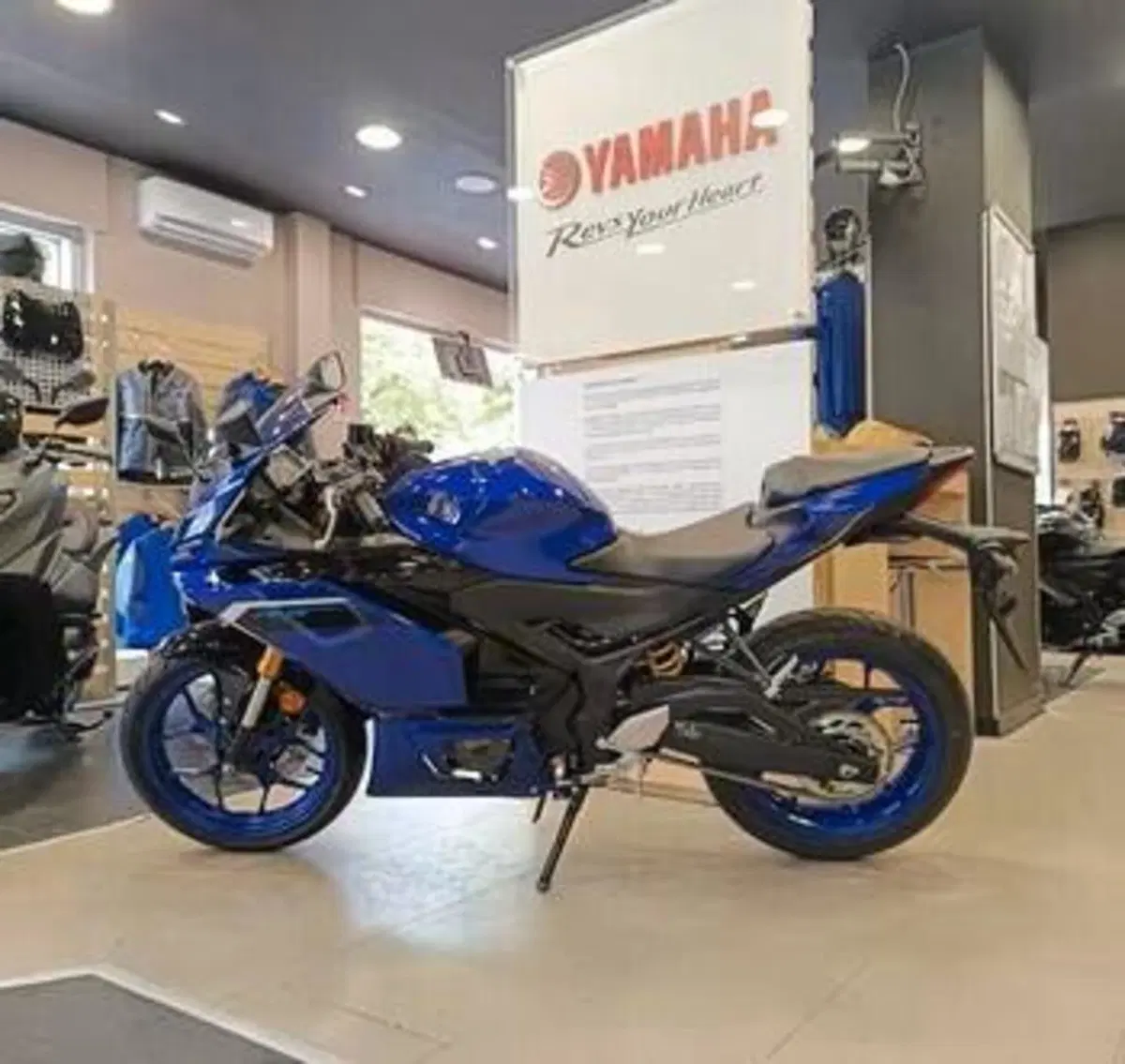 Yamaha YZF R3 (2025 - 26) (4)
