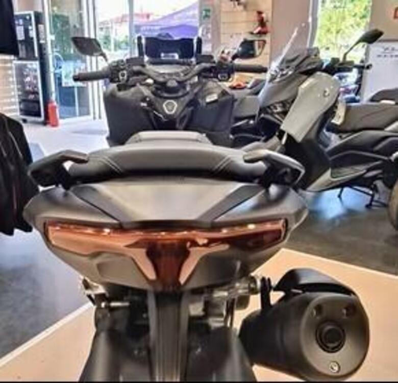 Yamaha T-Max 560 (2022 - 24) (3)