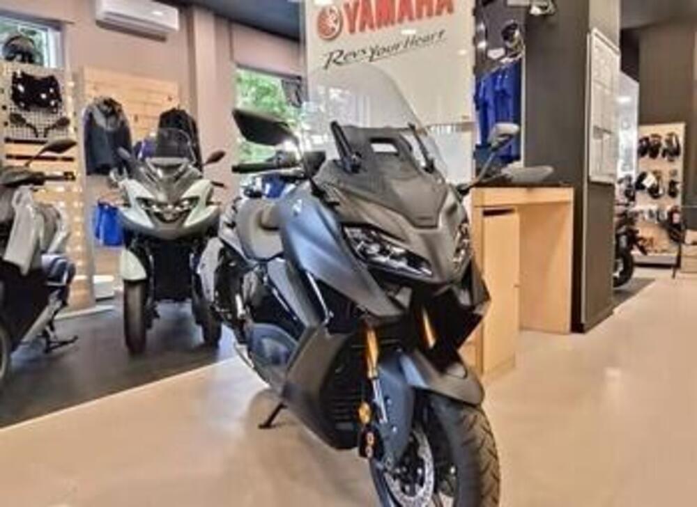 Yamaha T-Max 560 (2022 - 24) (4)
