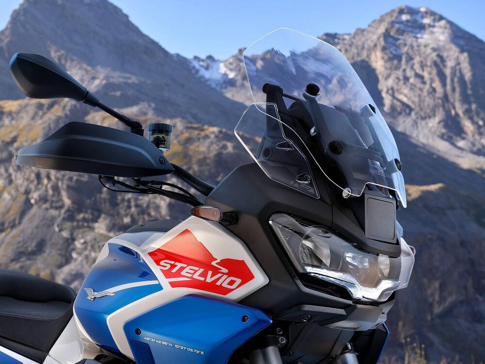 Moto Guzzi Stelvio Duecento Tributo (2025) (2)