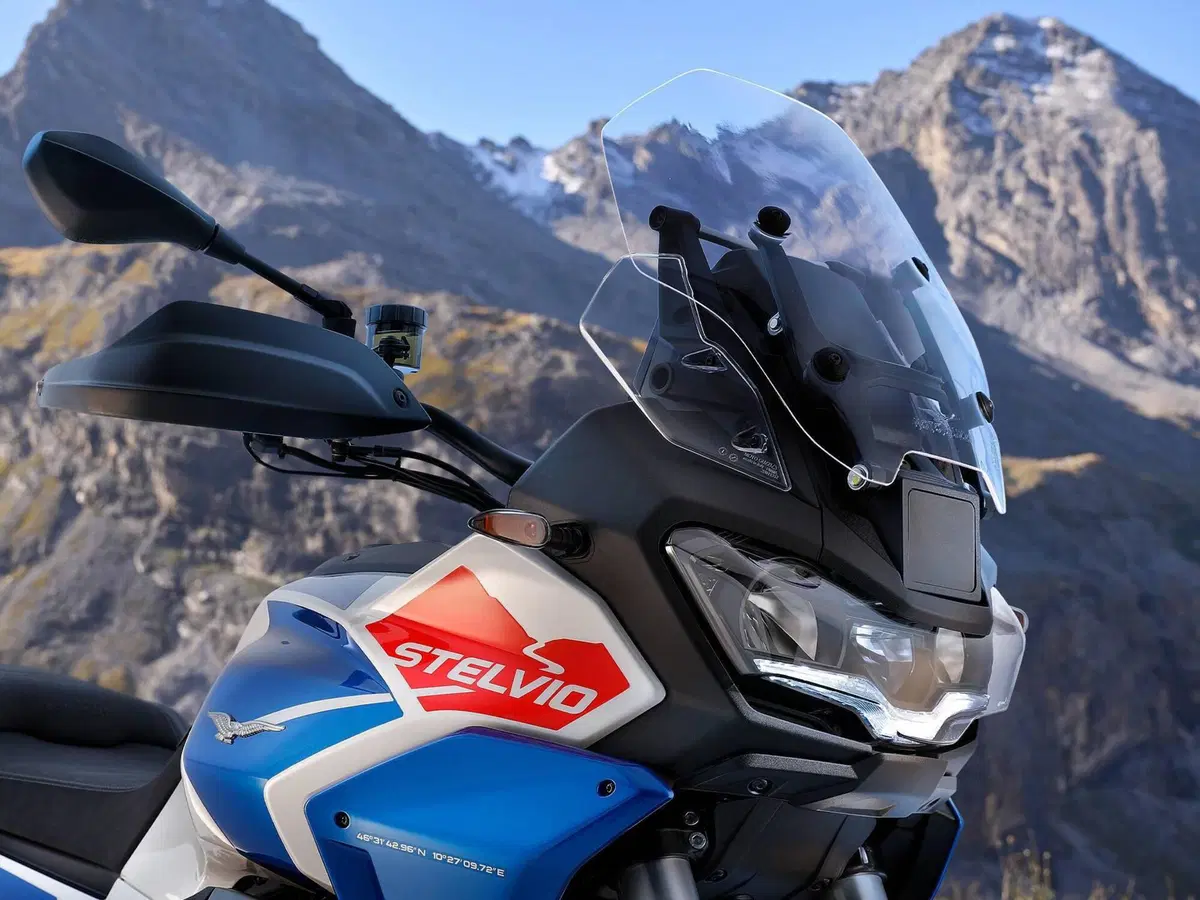 Moto Guzzi Stelvio Duecento Tributo (2025 - 26) (2)