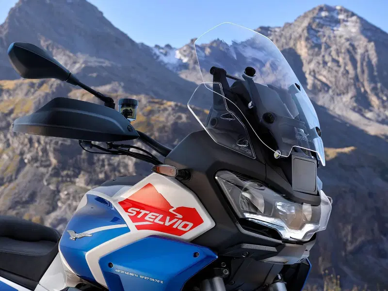 Moto Guzzi Stelvio Duecento Tributo (2025 - 26) (2)