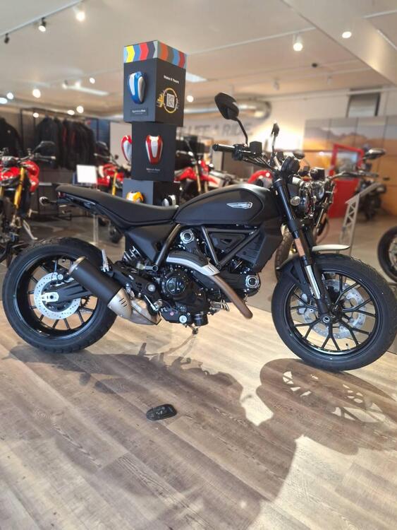 Ducati Scrambler 800 Icon Dark (2025)