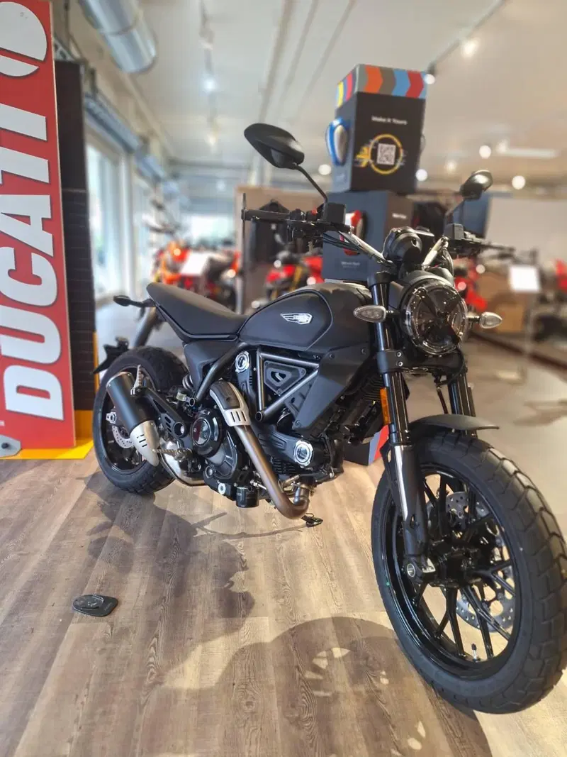 Ducati Scrambler 800 Icon Dark (2025 - 26)