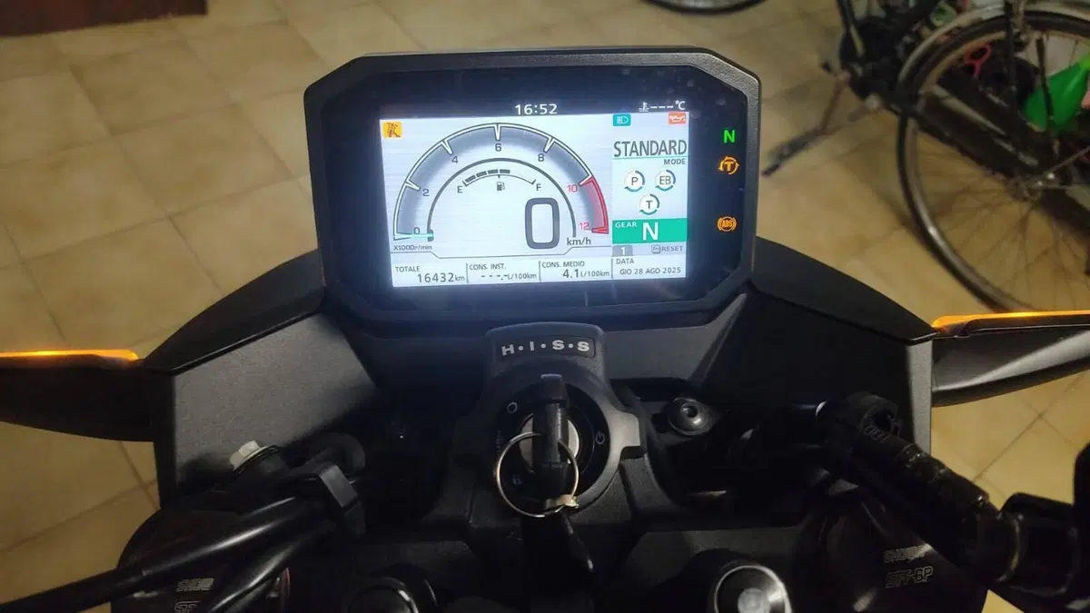 Honda CB 750 Hornet (2023 - 24) (11)