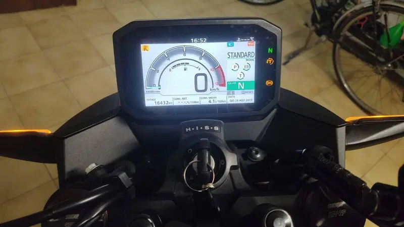 Honda CB 750 Hornet (2023 - 24) (11)