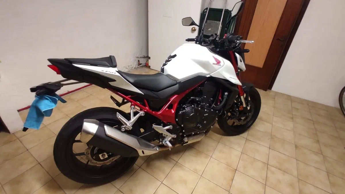 Honda CB 750 Hornet (2023 - 24) (12)