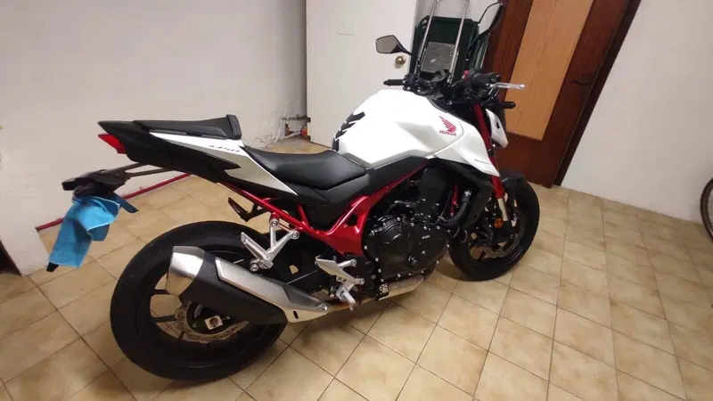 Honda CB 750 Hornet (2023 - 24) (12)