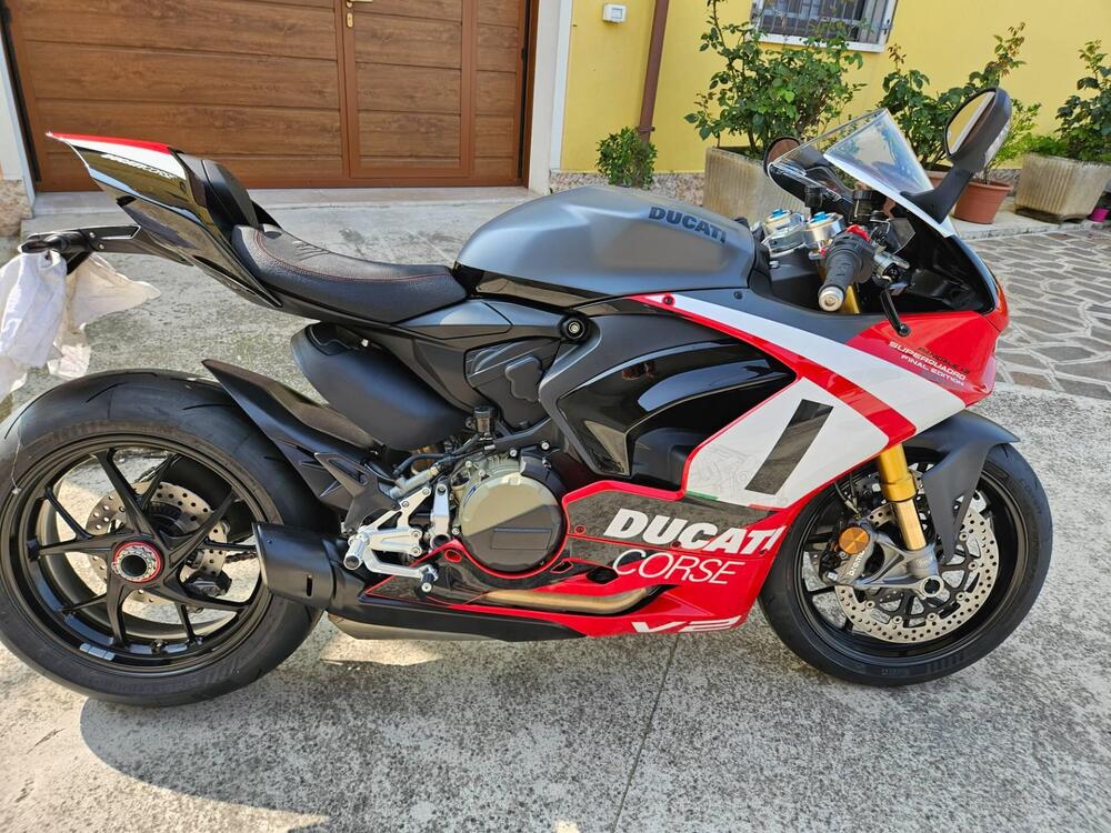 Ducati Panigale V2 Superquadro Final Edition (2024) (2)