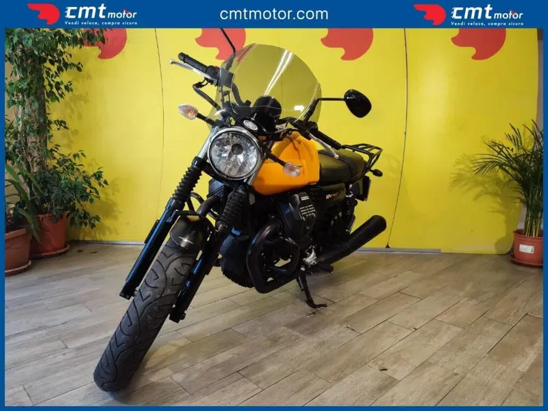 Moto Guzzi V7 III Stone (2017 - 20) (2)