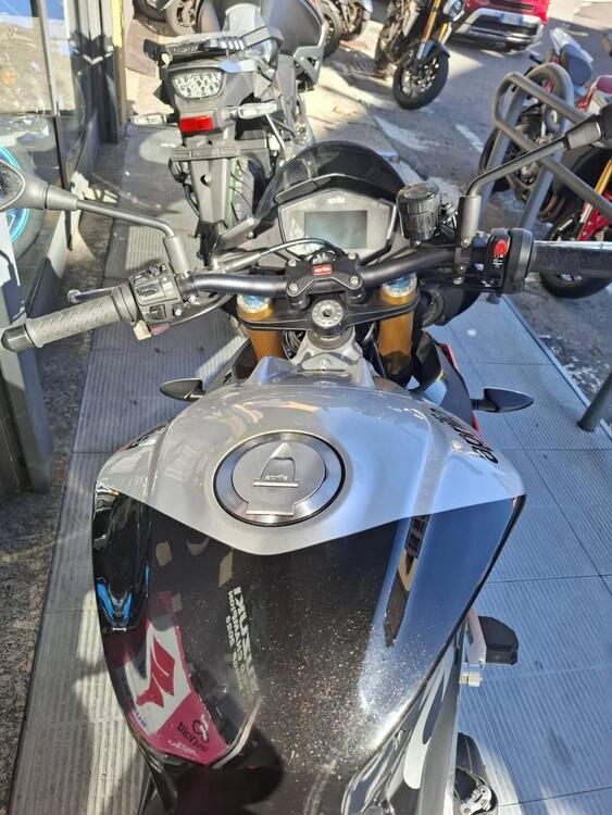 Aprilia Tuono V4 Factory (2017 - 18) (5)