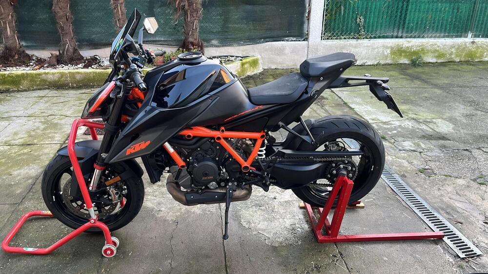 KTM 1290 Super Duke R (2021) (2)