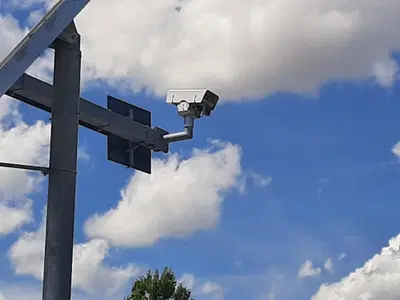 Roma, nuovi autovelox in arrivo: tre zone strategiche sotto controllo anche la velocit&agrave; media